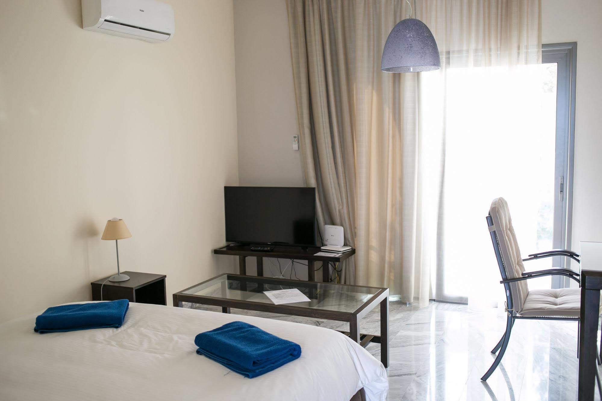 Latchi Escape Hotel And Suites Polis Exterior photo